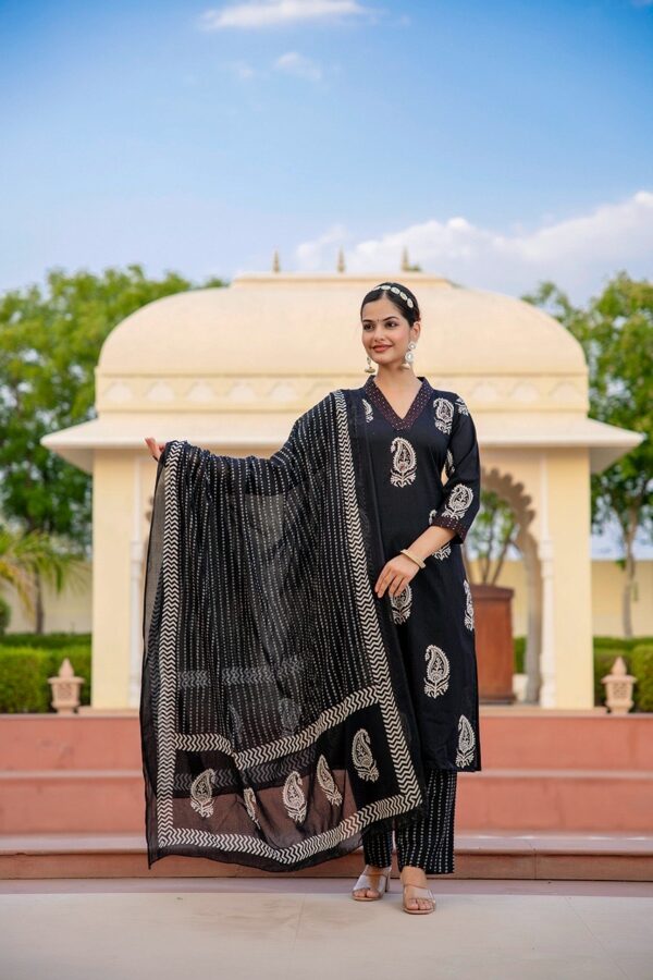 Women's Cotton Kurti Pant Dupatta Set - Image 2
