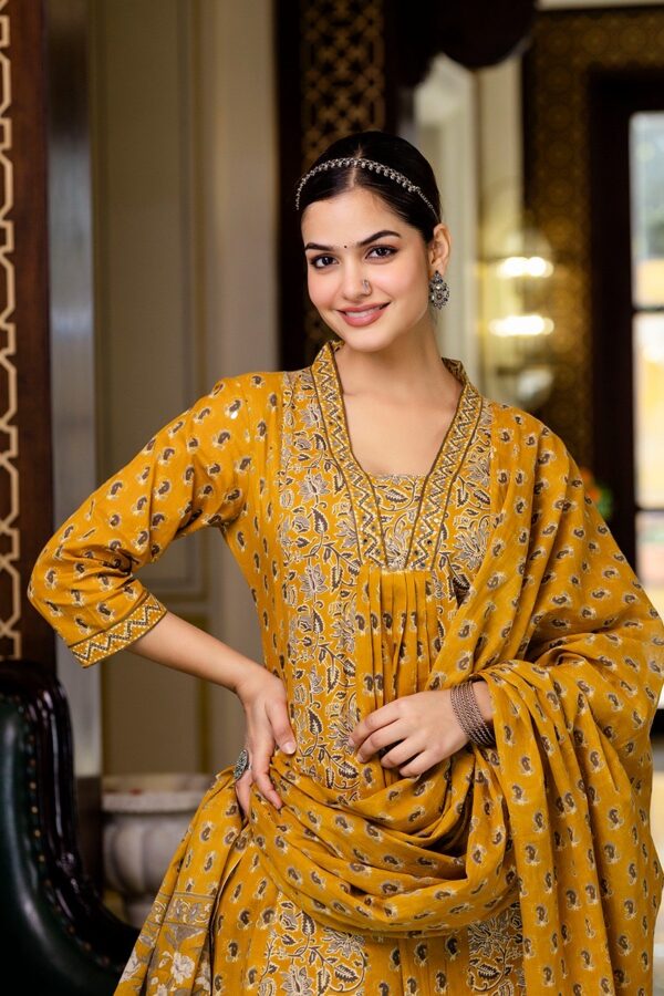 Women's Cotton Kurti Pant Dupatta Set - Image 2