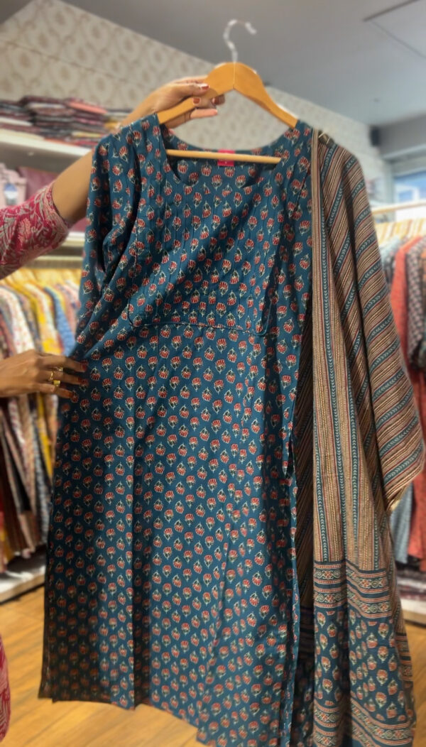 Women's Straight Cotton Kurti Pant Dupatta Set - Image 2