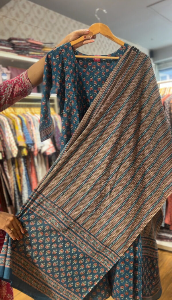 Women's Straight Cotton Kurti Pant Dupatta Set - Image 3