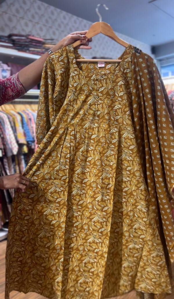 Women's Aline Cotton Kurti Pant Dupatta Set - Image 2