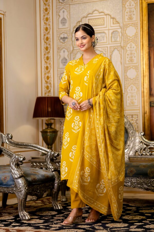 Women's Cotton Straight Kurti Pant Dupatta set - Image 3