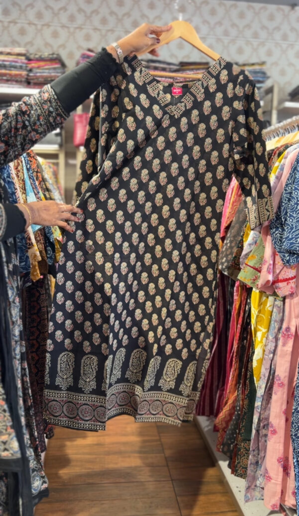 Women's Cotton Straight Kurti without Lining - Image 2